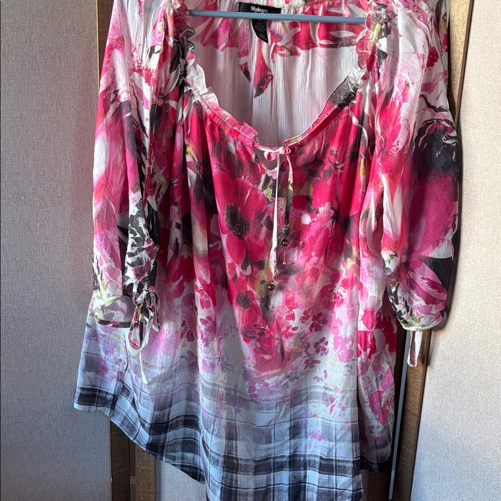 FINAL MARKDOWN Style and company Pink Floral peasant style top 1x